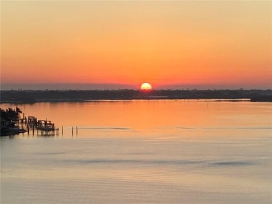 Back on the market with a NEW PRICE, A NEW LOOK AND A BEAUTIFUL on Isla Del Sol Yacht and Country Club in Florida - for sale on GolfHomes.com, golf home, golf lot