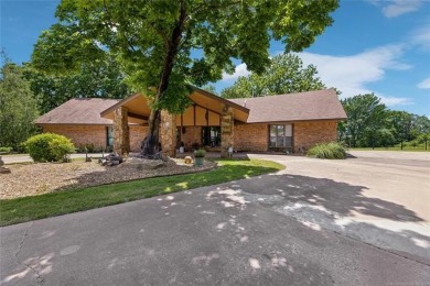 Beautifully remodeled full brick home nestled in a cul-de-sac on on Indian Springs Country Club in Oklahoma - for sale on GolfHomes.com, golf home, golf lot
