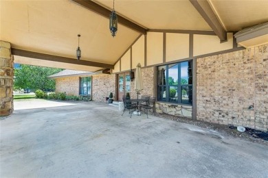 Beautifully remodeled full brick home nestled in a cul-de-sac on on Indian Springs Country Club in Oklahoma - for sale on GolfHomes.com, golf home, golf lot