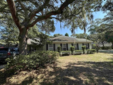 Charming One-Level DUPLEX just a mile from the beach! Looking on True Blue Plantation in South Carolina - for sale on GolfHomes.com, golf home, golf lot