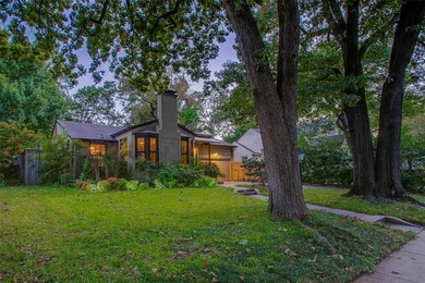 Beneath a lush canopy of old oaks, 1930 Marydale Dr feels like a on Stevens Park Golf Course in Texas - for sale on GolfHomes.com, golf home, golf lot