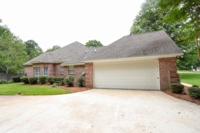 This charming home offers a comfortable, one story layout on Tupelo Country Club in Mississippi - for sale on GolfHomes.com, golf home, golf lot