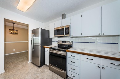 One or more photo(s) has been virtually staged. Welcome to this on Mainlands Golf Club in Florida - for sale on GolfHomes.com, golf home, golf lot