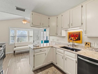 Newly updated top floor condo in Quail Ridge! Recently updated on Owensboro Country Club in Kentucky - for sale on GolfHomes.com, golf home, golf lot