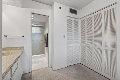 Turn this condo into your own coastal haven. This 2 bedroom / 2 on Jupiter Dunes Golf Course in Florida - for sale on GolfHomes.com, golf home, golf lot
