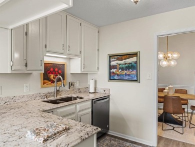 Newly updated top floor condo in Quail Ridge! Recently updated on Owensboro Country Club in Kentucky - for sale on GolfHomes.com, golf home, golf lot
