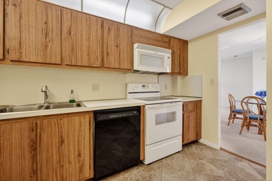 Turn this condo into your own coastal haven.This 2 bedroom / 2 on Jupiter Dunes Golf Course in Florida - for sale on GolfHomes.com, golf home, golf lot