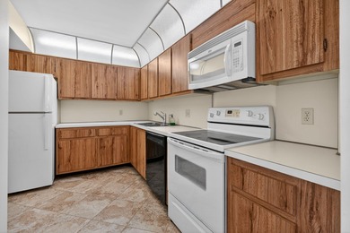 Turn this condo into your own coastal haven.This 2 bedroom / 2 on Jupiter Dunes Golf Course in Florida - for sale on GolfHomes.com, golf home, golf lot