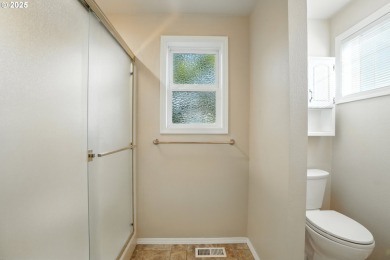 Beautifully maintained home in sought-after Fairway Village! on Fairway Village Golf and Country Club in Washington - for sale on GolfHomes.com, golf home, golf lot