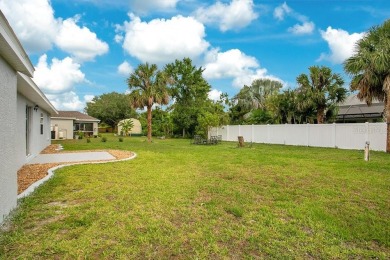 Under contract-accepting backup offers. Move-in Ready Charming 4 on Bobcat Trail Golf Club in Florida - for sale on GolfHomes.com, golf home, golf lot