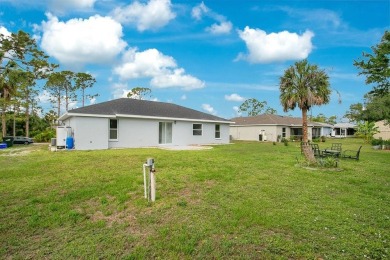 Under contract-accepting backup offers. Move-in Ready Charming 4 on Bobcat Trail Golf Club in Florida - for sale on GolfHomes.com, golf home, golf lot
