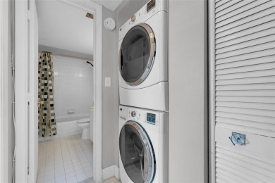 This bright 2-bedroom, 2-bath corner unit offers comfortable on Inverrary Country Club in Florida - for sale on GolfHomes.com, golf home, golf lot