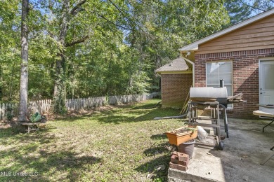 Fantastic 3BD/3BA one level home located in a golf course on Colonial Country Club Deerfield in Mississippi - for sale on GolfHomes.com, golf home, golf lot