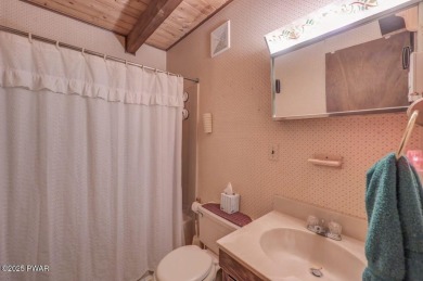 This charming three bedroom, two bathroom home is perfectly on The Hideout Golf in Pennsylvania - for sale on GolfHomes.com, golf home, golf lot