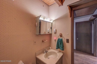 This charming three bedroom, two bathroom home is perfectly on The Hideout Golf in Pennsylvania - for sale on GolfHomes.com, golf home, golf lot