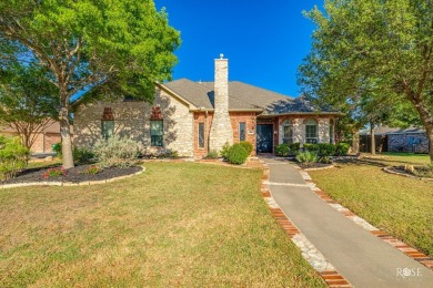 WELCOME HOME to this absolutely stunning 4 bed/3.5 bath Bentwood on Bentwood Country Club in Texas - for sale on GolfHomes.com, golf home, golf lot
