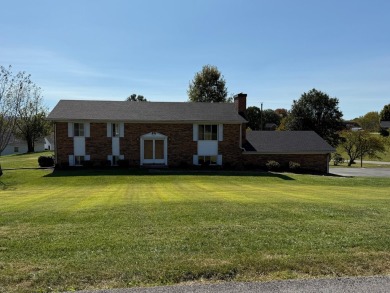 465 Clubside Drive in Dix River Estates. A 2900 square Ft Brick on Dix River Country Club in Kentucky - for sale on GolfHomes.com, golf home, golf lot