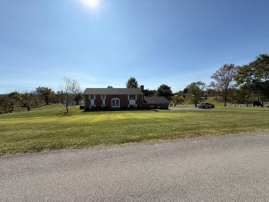 465 Clubside Drive in Dix River Estates. A 2900 square Ft Brick on Dix River Country Club in Kentucky - for sale on GolfHomes.com, golf home, golf lot