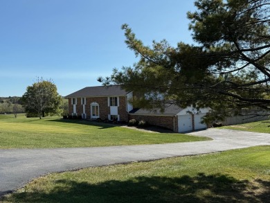 465 Clubside Drive in Dix River Estates. A 2900 square Ft Brick on Dix River Country Club in Kentucky - for sale on GolfHomes.com, golf home, golf lot