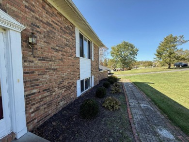 465 Clubside Drive in Dix River Estates. A 2900 square Ft Brick on Dix River Country Club in Kentucky - for sale on GolfHomes.com, golf home, golf lot