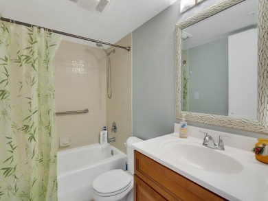 Discover your ideal retreat in this rare 2 bed, 2 bath on Meadowood Golf and Tennis Club in Florida - for sale on GolfHomes.com, golf home, golf lot