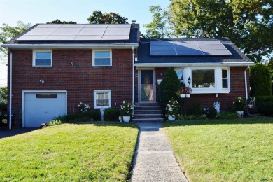 Beautiful single family home located on a dead-end street next on Forest Hill Field Club in New Jersey - for sale on GolfHomes.com, golf home, golf lot