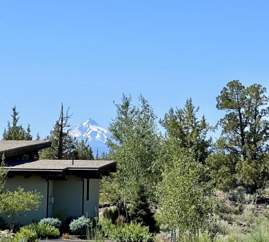 Motivated Seller. This Four Peaks lot is close to all the resort on The Club At Pronghorn Golf Course in Oregon - for sale on GolfHomes.com, golf home, golf lot