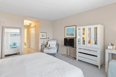 Gorgeous One-bedroom, one and half bath Pied-a-Terre warm, cozy on Palm Beach Par-3 Golf Course in Florida - for sale on GolfHomes.com, golf home, golf lot