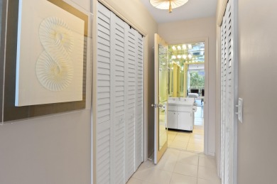 Gorgeous One-bedroom, one and half bath Pied-a-Terre warm, cozy on Palm Beach Par-3 Golf Course in Florida - for sale on GolfHomes.com, golf home, golf lot