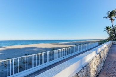 Gorgeous One-bedroom, one and half bath Pied-a-Terre warm, cozy on Palm Beach Par-3 Golf Course in Florida - for sale on GolfHomes.com, golf home, golf lot