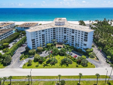 Gorgeous One-bedroom, one and half bath Pied-a-Terre warm, cozy on Palm Beach Par-3 Golf Course in Florida - for sale on GolfHomes.com, golf home, golf lot