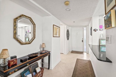 Best deal in The Glens. Beautiful two bedroom condo at the Glens on The Country Club At Boca Raton in Florida - for sale on GolfHomes.com, golf home, golf lot