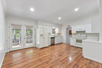 New listing, priced to sell! This recently remodeled, 3-bedroom on DeSoto Golf Course in Arkansas - for sale on GolfHomes.com, golf home, golf lot