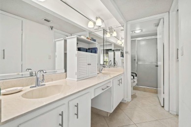 Best deal in The Glens. Beautiful two bedroom condo at the Glens on The Country Club At Boca Raton in Florida - for sale on GolfHomes.com, golf home, golf lot