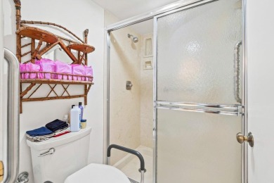 Best deal in The Glens. Beautiful two bedroom condo at the Glens on The Country Club At Boca Raton in Florida - for sale on GolfHomes.com, golf home, golf lot