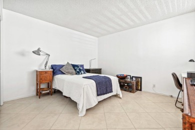 Best deal in The Glens. Beautiful two bedroom condo at the Glens on The Country Club At Boca Raton in Florida - for sale on GolfHomes.com, golf home, golf lot