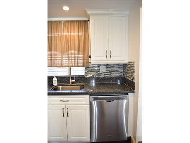 Great price reduction on a ready to enjoy condo in Phase 3! on Sunrise Lakes Phase III in Florida - for sale on GolfHomes.com, golf home, golf lot