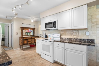NO HOA** GENERATOR HOOKUP**  This well maintained 2-bedroom on North Lakes Golf Course in Florida - for sale on GolfHomes.com, golf home, golf lot