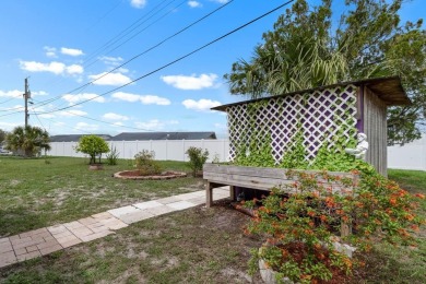 NO HOA** GENERATOR HOOKUP**  This well maintained 2-bedroom on North Lakes Golf Course in Florida - for sale on GolfHomes.com, golf home, golf lot