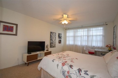 Top-Floor Gem Priced to Sell!
This partially updated top-floor on Oaks Country Club in Florida - for sale on GolfHomes.com, golf home, golf lot