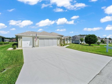 Beautiful and move-in-ready 3BR/2BA golf course home located in on Ocala Palms Golf and Country Club in Florida - for sale on GolfHomes.com, golf home, golf lot