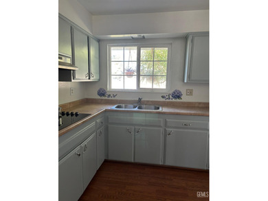 Beautiful 2 bedroom home on Sundale Golf Course with community on Sundale Country Club in California - for sale on GolfHomes.com, golf home, golf lot