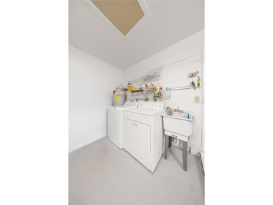 Beautifully maintained 2-bedroom, 2-bath Extended Montgomery on On Top of the World Golf Course in Florida - for sale on GolfHomes.com, golf home, golf lot