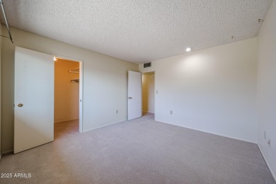 Welcome to this move-in-ready 2-bedroom, 2-bath end unit condo on Sun City Lakes West and East in Arizona - for sale on GolfHomes.com, golf home, golf lot