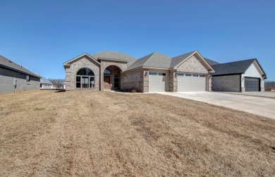 Beautiful ALL BRICK NEW CONSTRUCTION one level home sits on on The Country Club of Arkansas in Arkansas - for sale on GolfHomes.com, golf home, golf lot