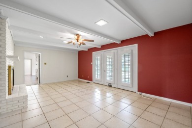 Prime location located on the golf course! This beautiful and on Hopkinsville Golf and Country Club in Tennessee - for sale on GolfHomes.com, golf home, golf lot