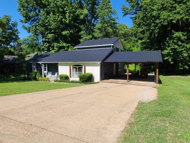 Listed at $244,900 1252 Wade Ave. in Piggott, AR is a beautiful on Sugar Creek Country Club in Arkansas - for sale on GolfHomes.com, golf home, golf lot