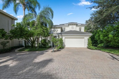 Welcome to your dream home! This beautiful, fully renovated on Woodfield Country Club in Florida - for sale on GolfHomes.com, golf home, golf lot