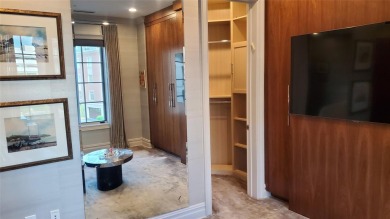 Utmost elegance meets ultra-spaciousness in this rare gem of a on North Hills Country Club in New York - for sale on GolfHomes.com, golf home, golf lot