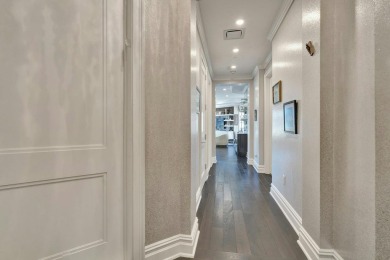Utmost elegance meets ultra-spaciousness in this rare gem of a on North Hills Country Club in New York - for sale on GolfHomes.com, golf home, golf lot